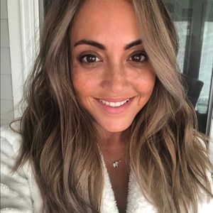 Meet your Posher, Alexia